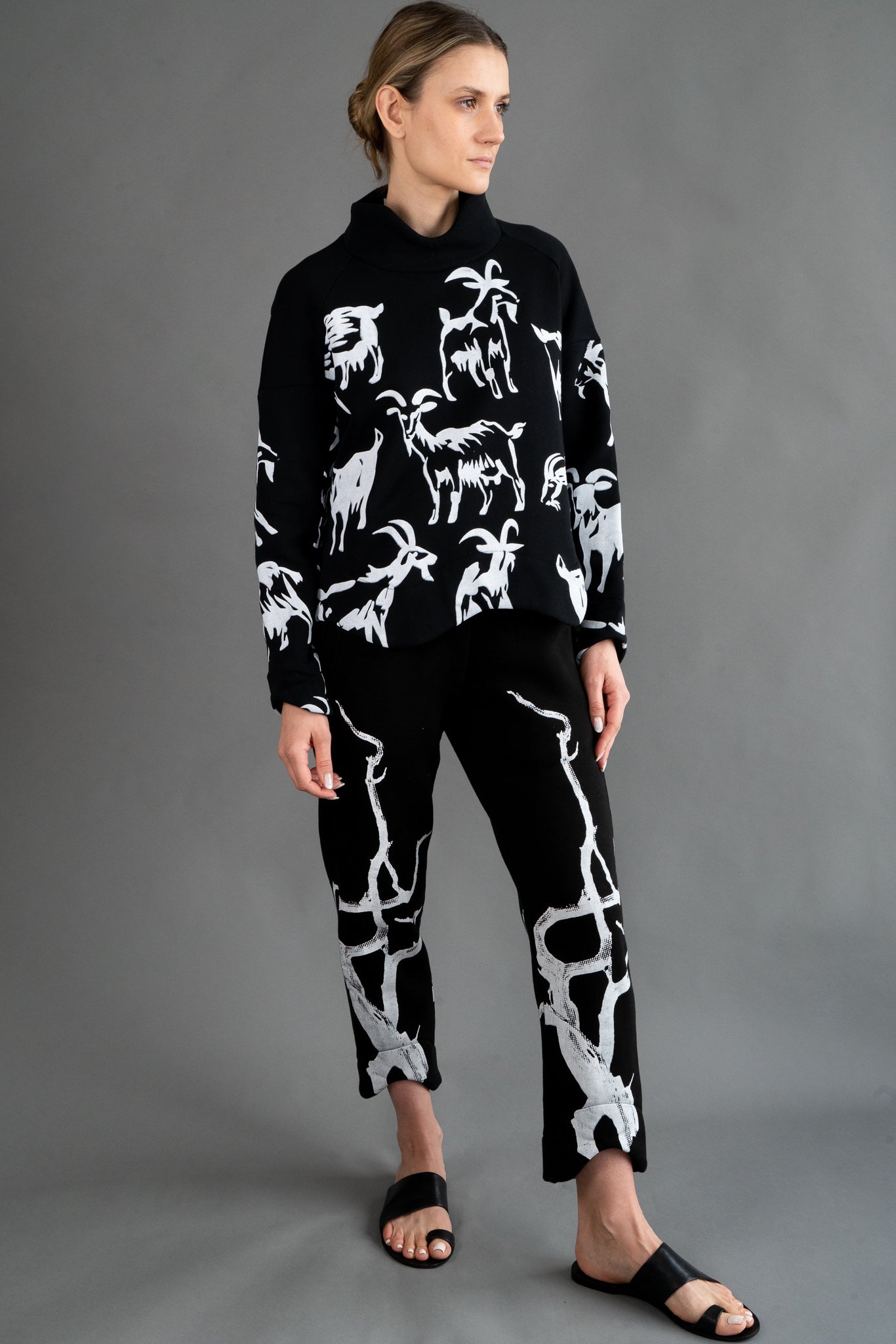 Black Sweatshirt "Goats"